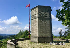 Lilly at the Lueg memorial